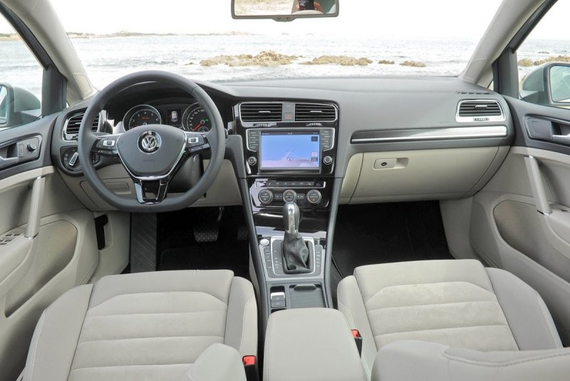 Volkswagen Golf 7 салон