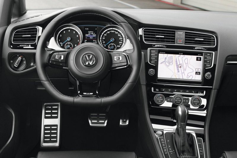 VW Golf 7 салон