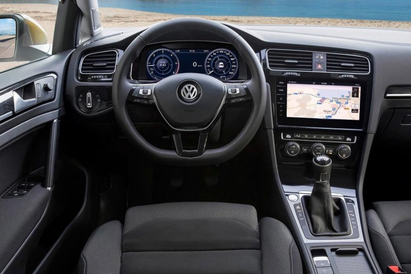 Volkswagen Golf 2018 салон