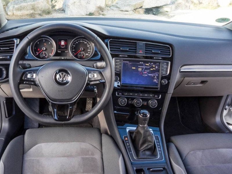 Volkswagen Golf 2016 салон