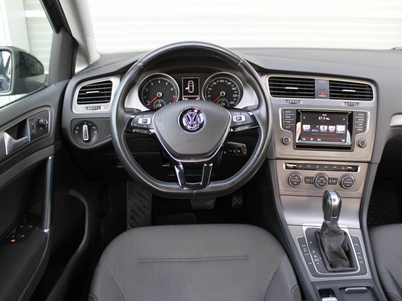 Volkswagen Golf VII салон