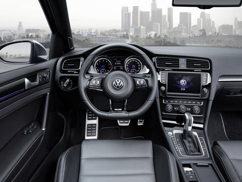 Фольксваген гольф 7 GTI салон