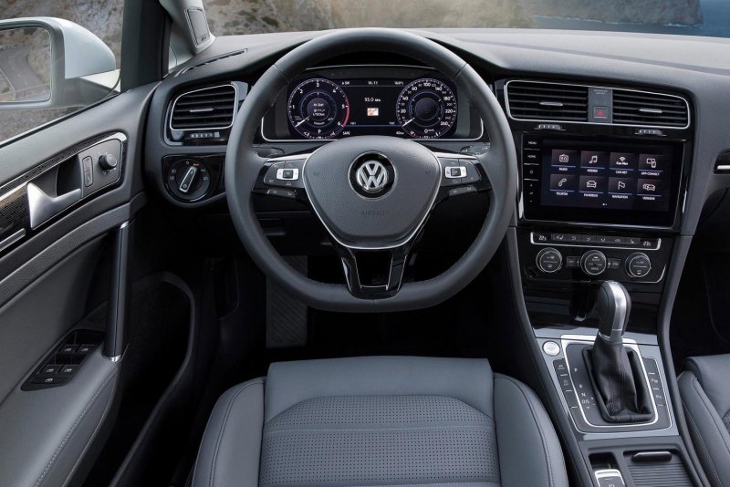 Volkswagen Golf 2018 салон