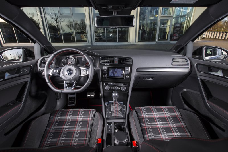 Volkswagen Golf 2018 салон