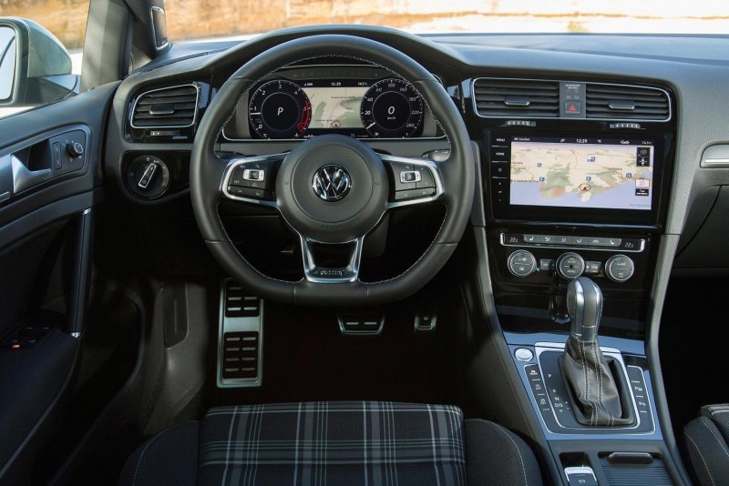 Volkswagen Golf mk7 GTI салон