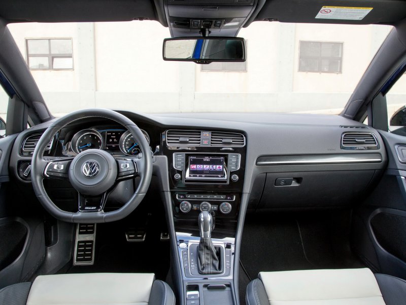 Volkswagen Golf VII салон