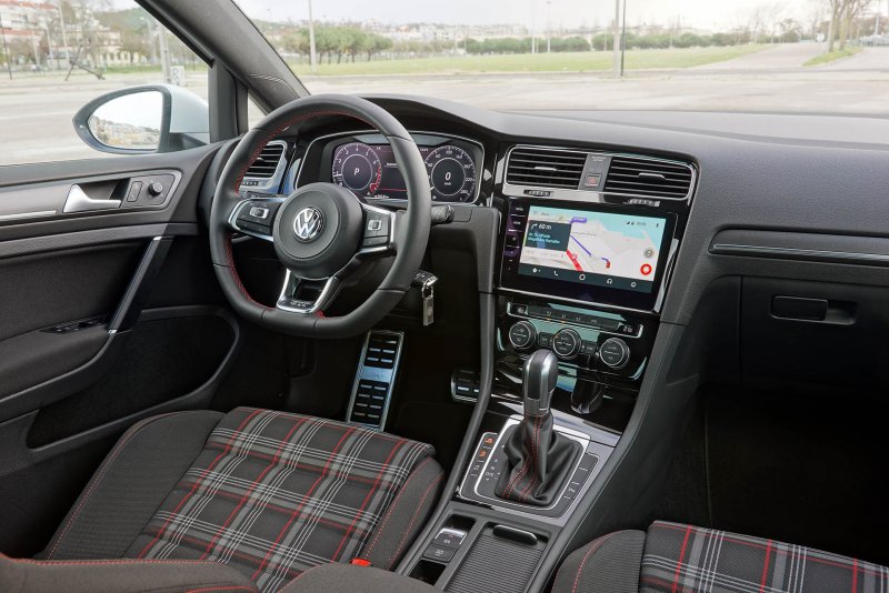 Volkswagen Golf 7 GTI салон