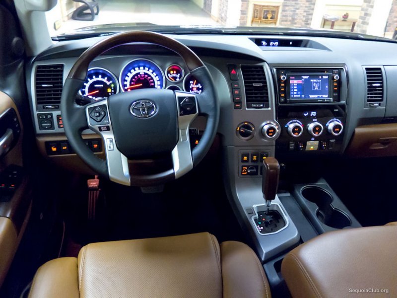 Toyota Sequoia 2014 салон