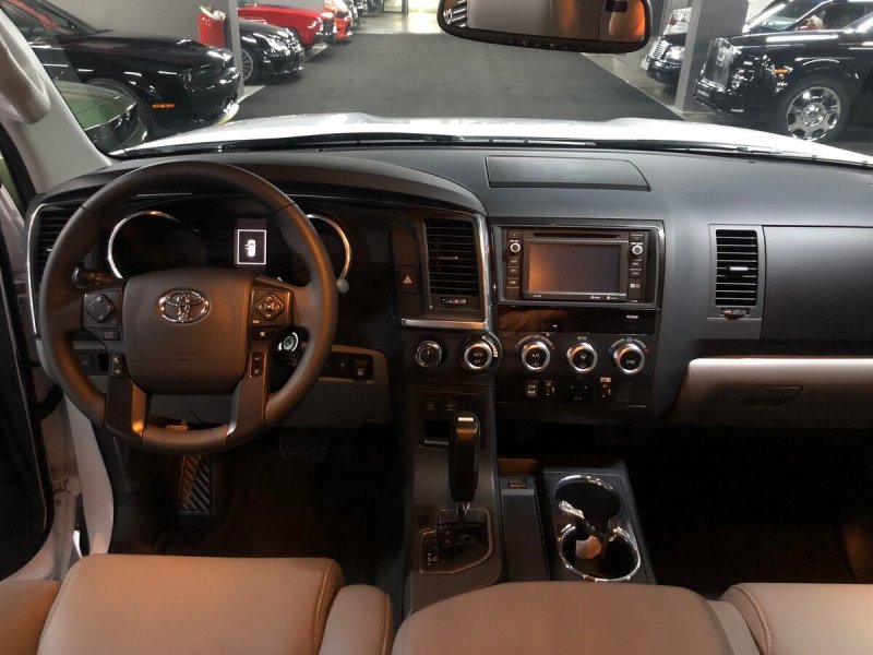 Toyota Sequoia 2019