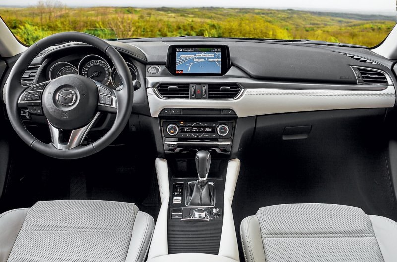 Mazda 6 2017 белая салон