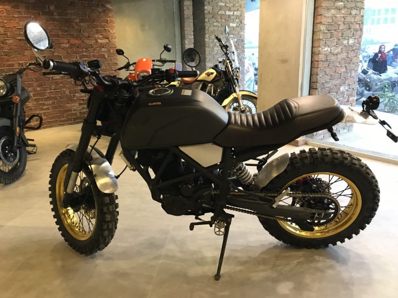Мото скремблер 250 Geon