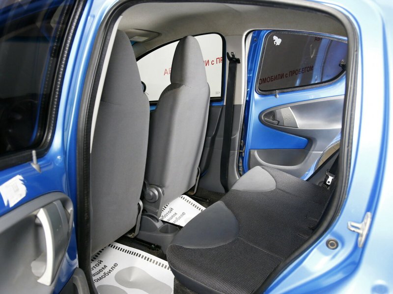 Peugeot 107 салон