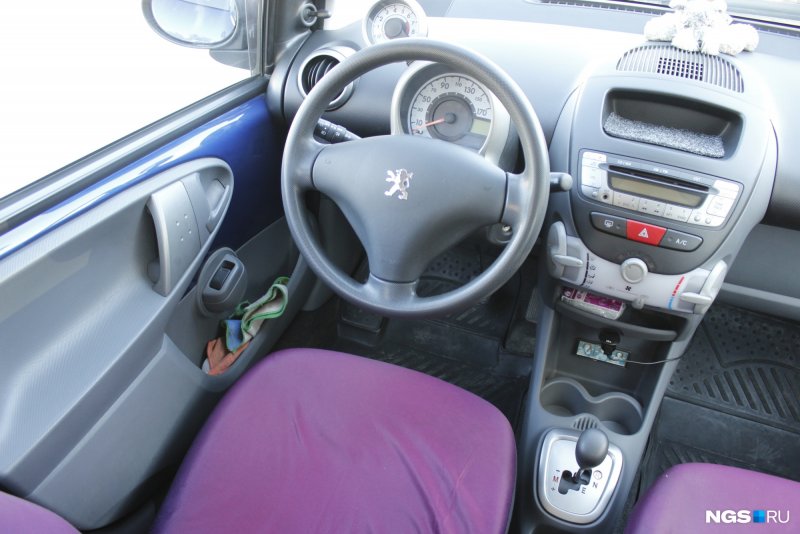 Peugeot 107 Red салон багажник