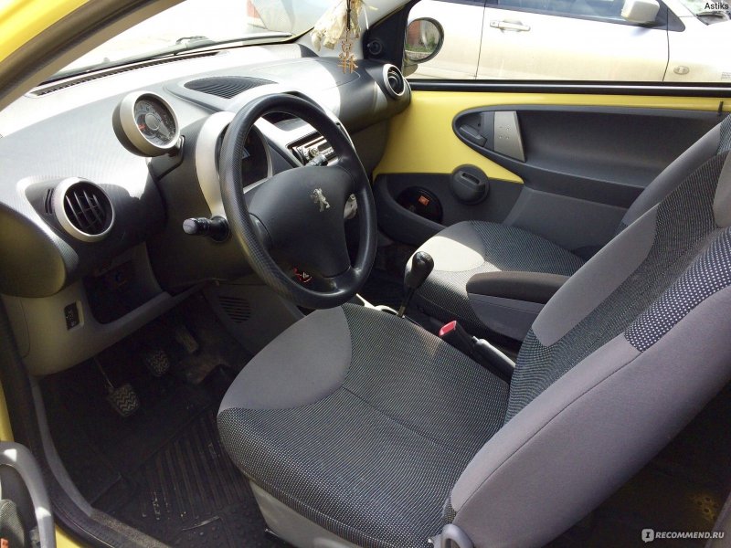 Peugeot 107 салон
