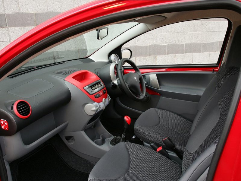 Peugeot 107 салон