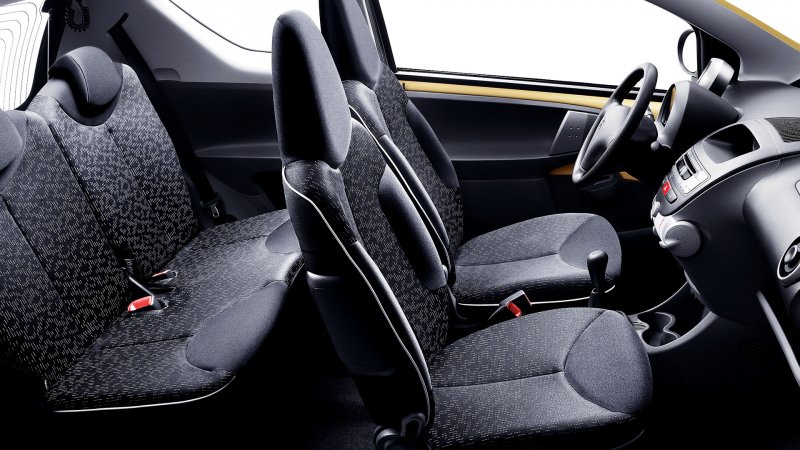 Peugeot 107 салон