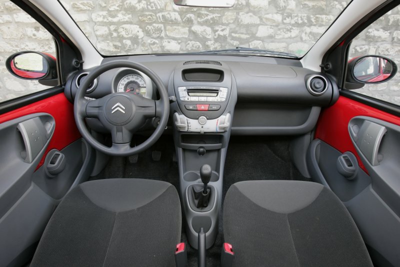Peugeot 107 салон