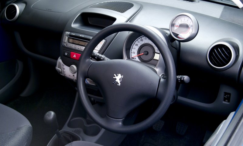 Peugeot 107 салон