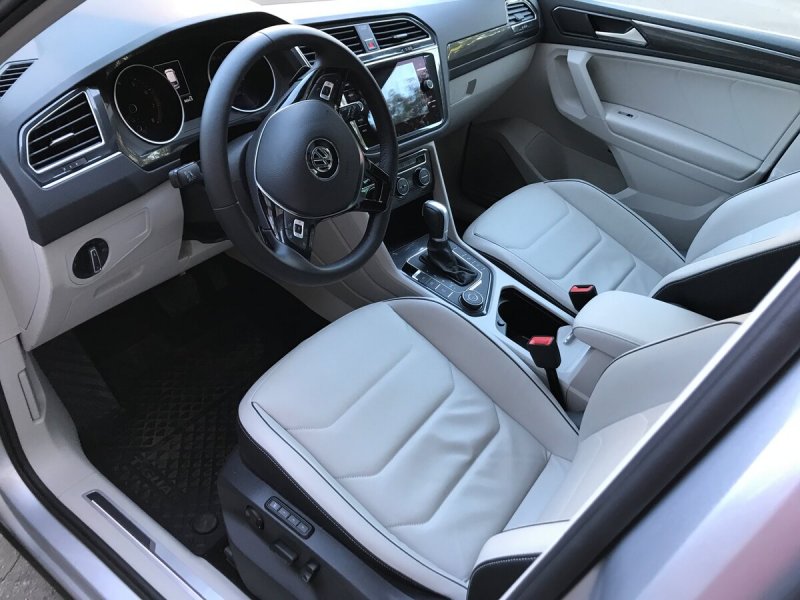 Volkswagen Tiguan 2017 салон