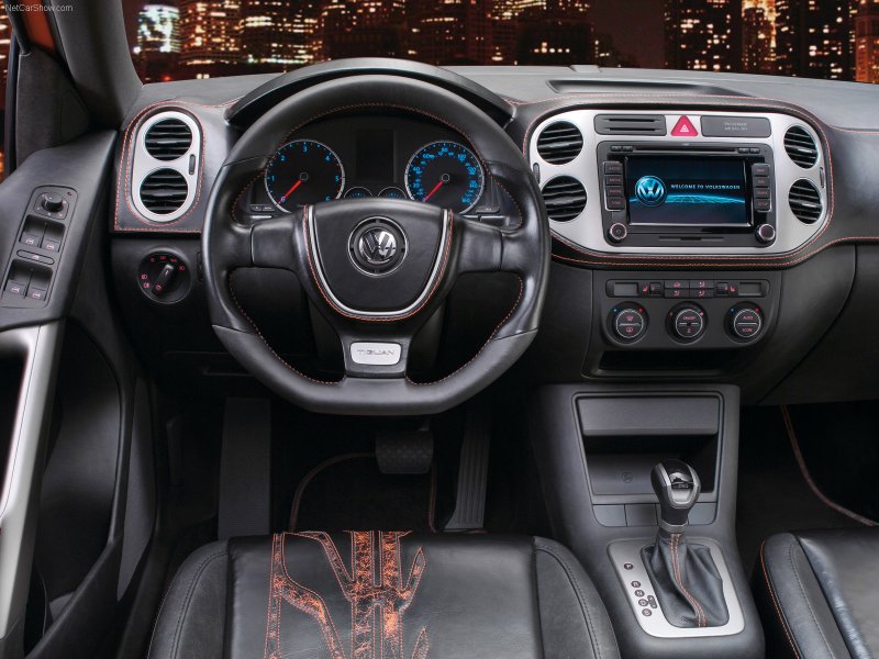 Volkswagen Tiguan 2011 салон