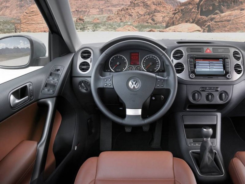 Volkswagen Tiguan 2011 салон