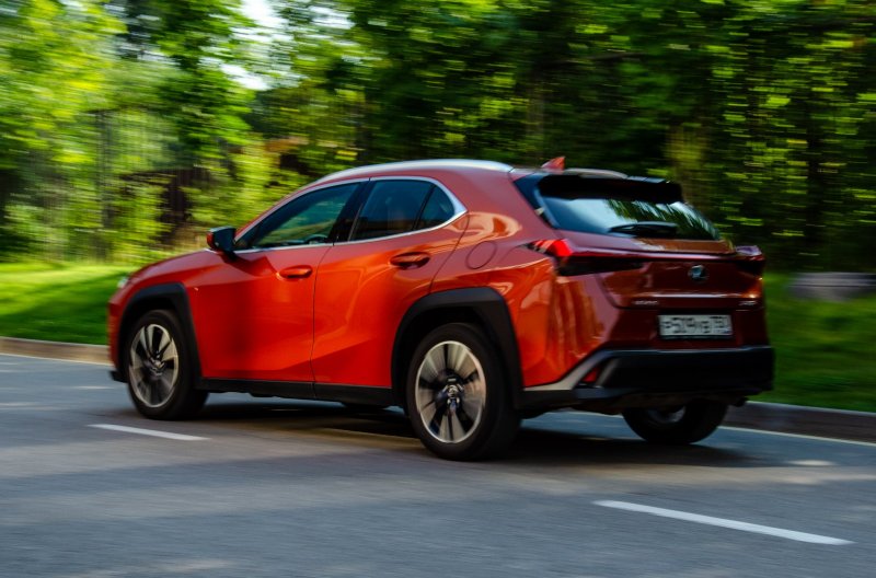 Кроссовер Lexus UX 200