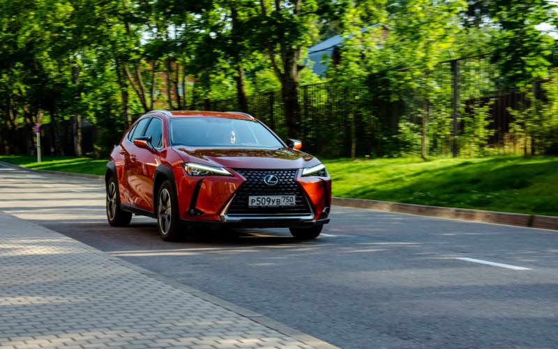 Лексус ux200 белый