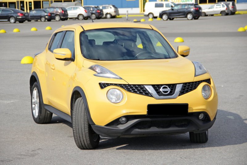 Nissan Juke желтый