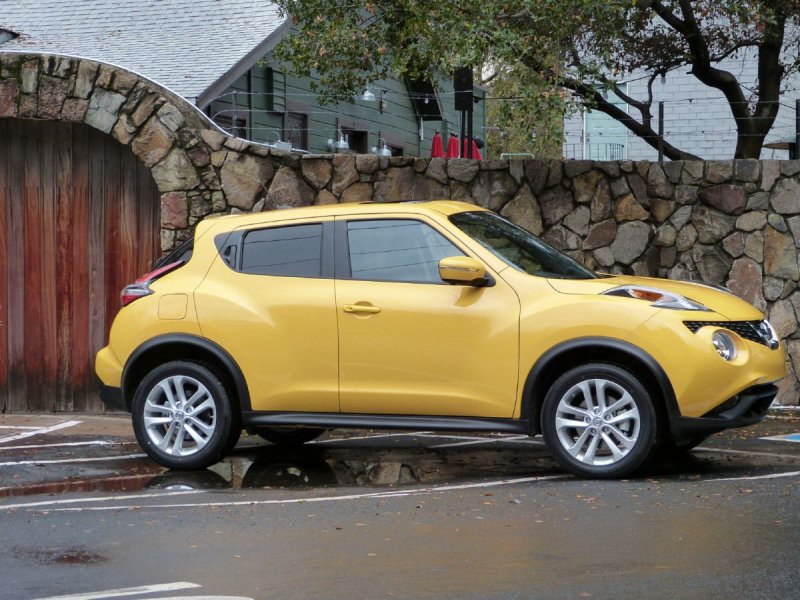 Nissan Juke RS желтый