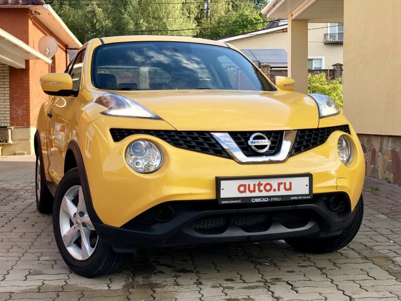 Nissan Juke 2020 желтый