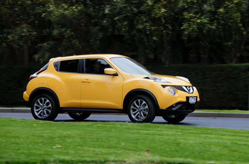 Nissan Juke 2020 желтый