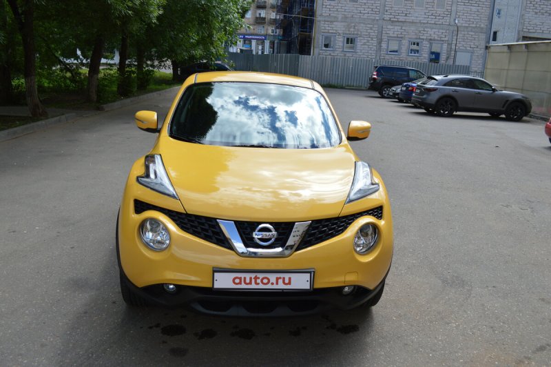 Nissan Juke желтый