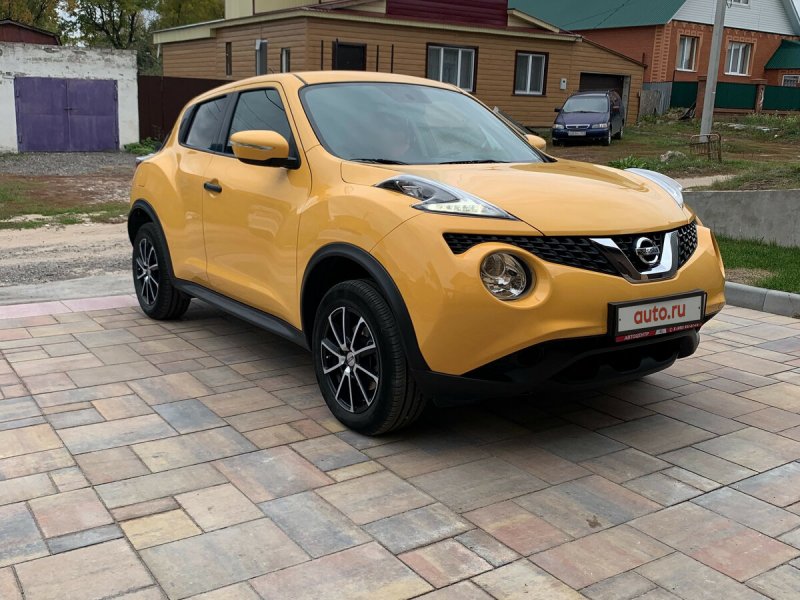 Yellow Nissan Juke 2014 RC
