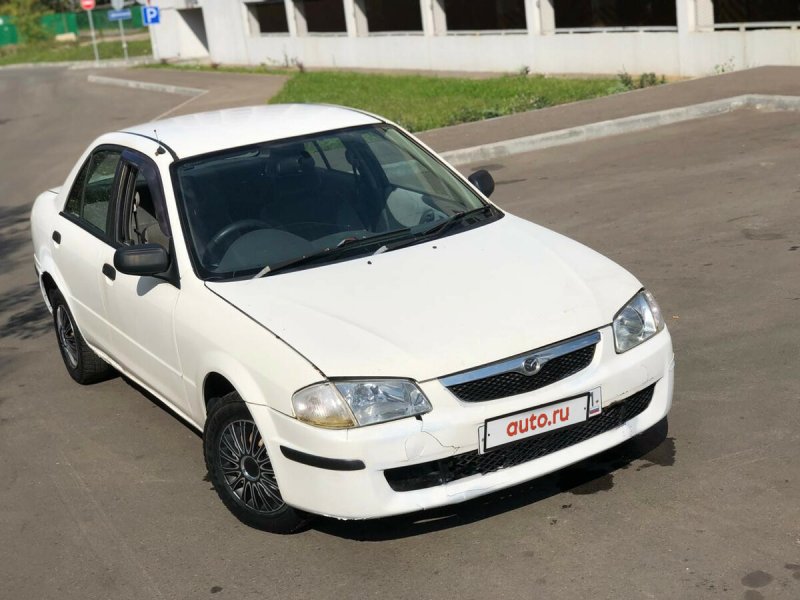 Mazda familia седан