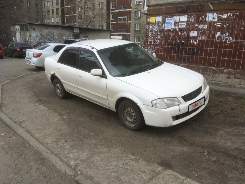 Mazda familia 1999