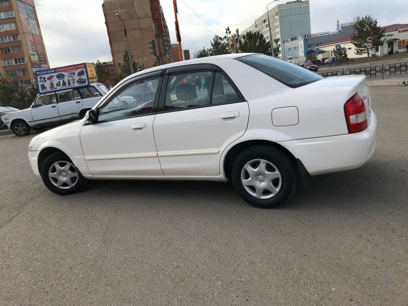 Mazda familia 1999