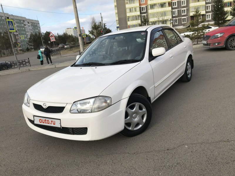 Mazda familia белая