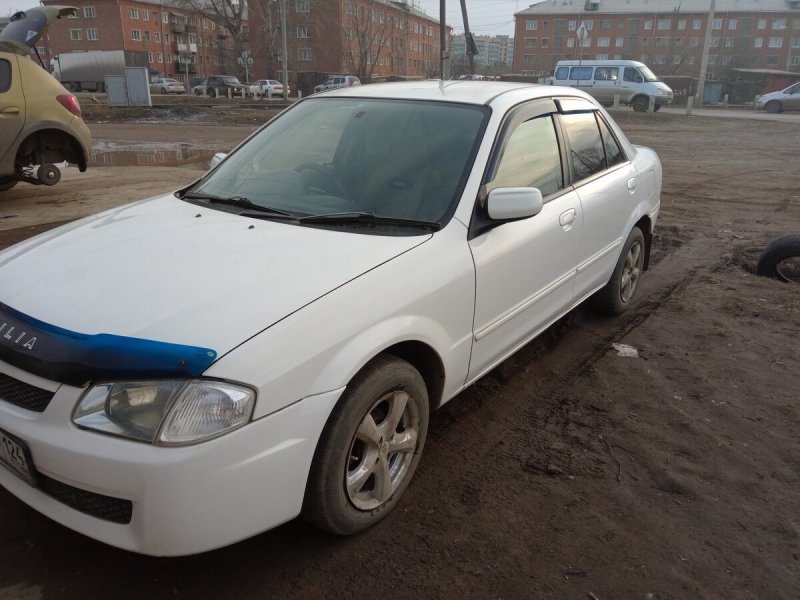 Mazda familia 1999