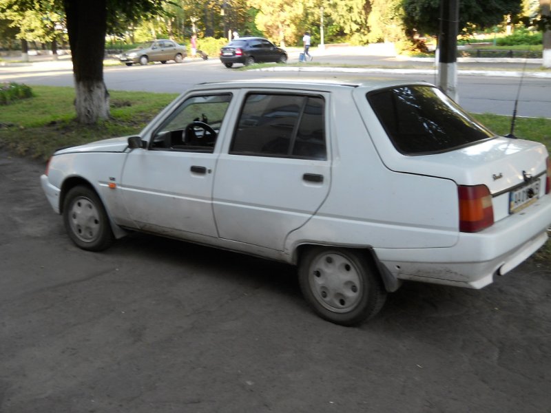 ЗАЗ Таврия седан