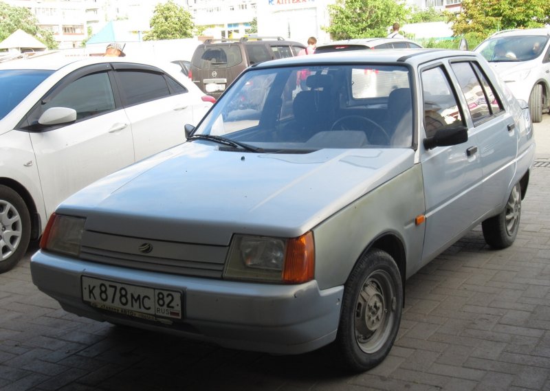ЗАЗ Славута красная