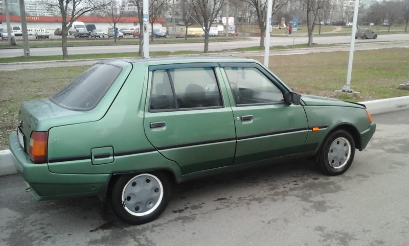 ЗАЗ 1102 Таврия 1.1 МТ
