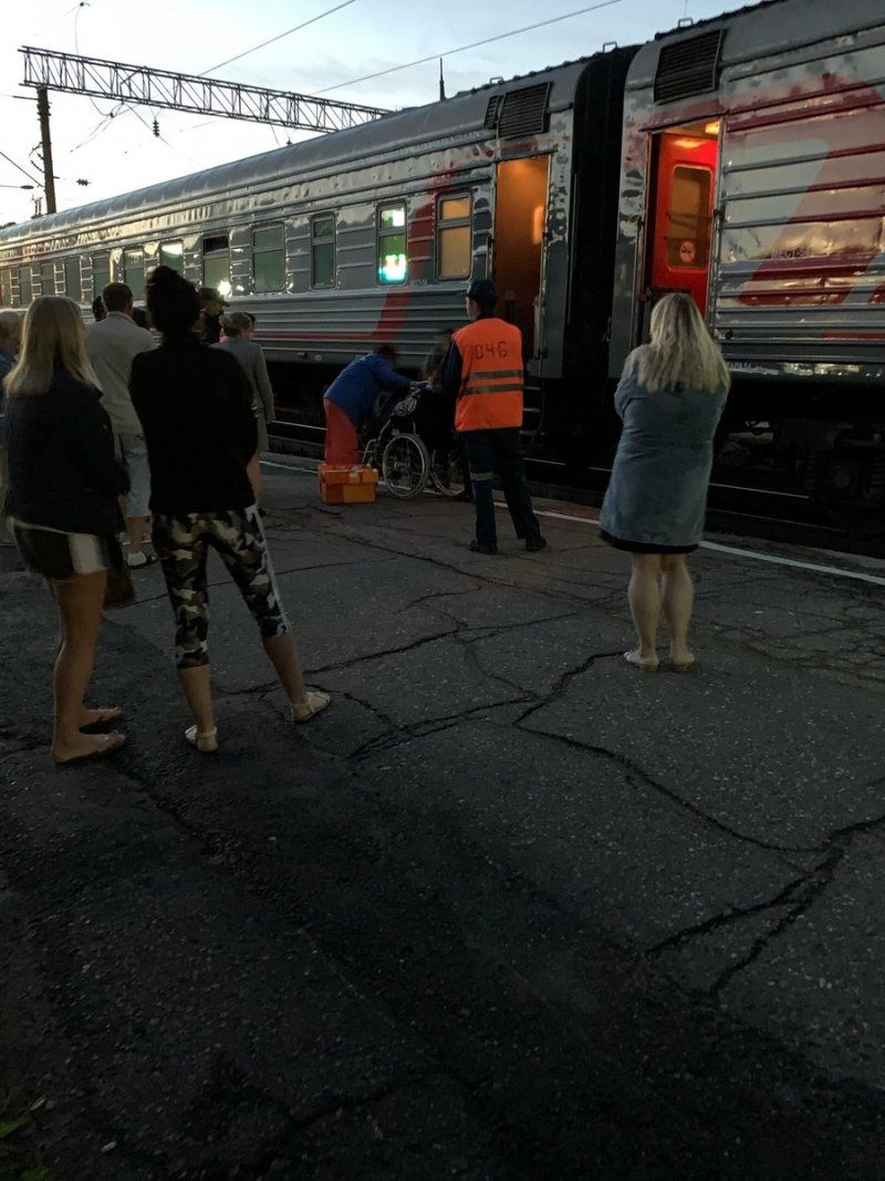 Уезжающий поезд