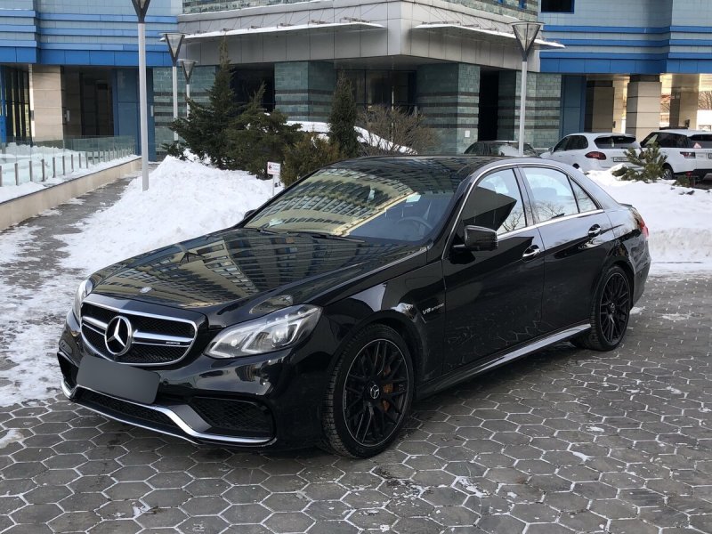 Мерседес е класс 212 АМГ