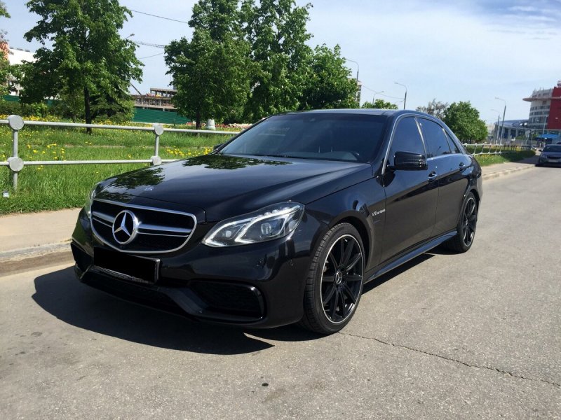 Mercedes Benz e class w212 черный