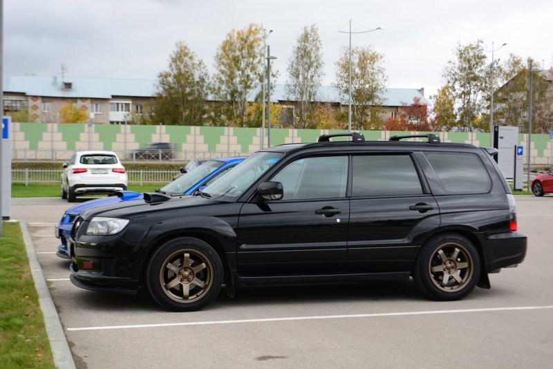 Subaru Forester STI черный