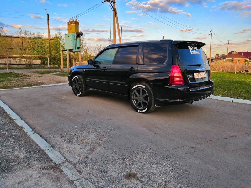 Subaru Forester черный