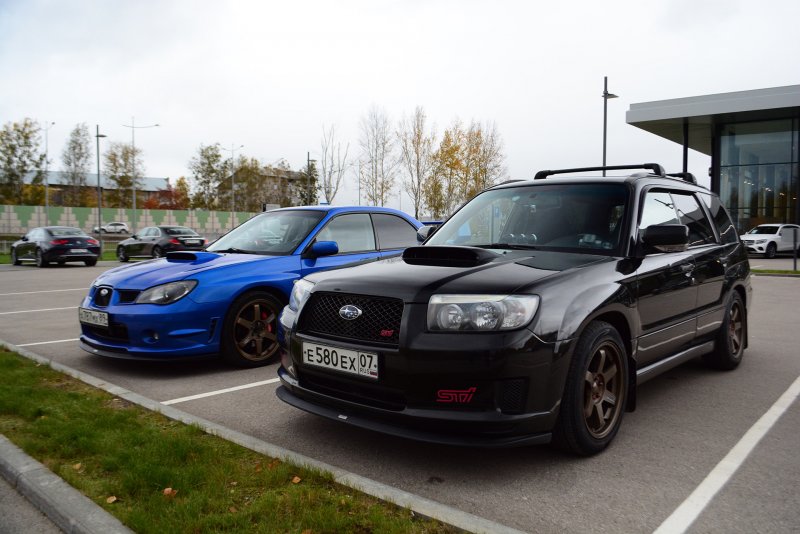 Subaru Forester STI черный