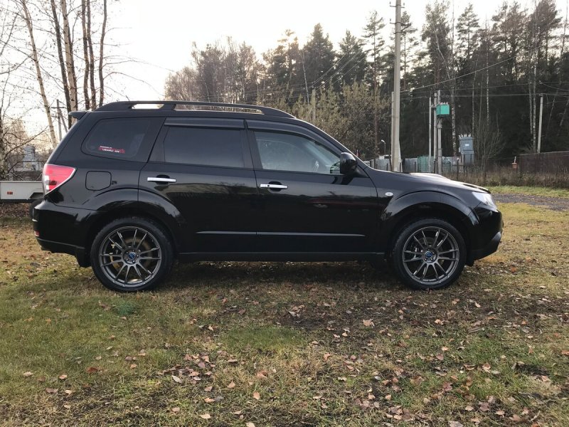 Subaru Forester 3 поколение чёрный тонированный