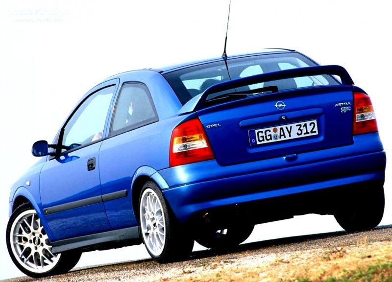 Opel Astra g 2000 хэтчбек