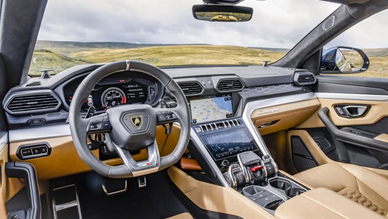 Lamborghini Urus 2021 салон